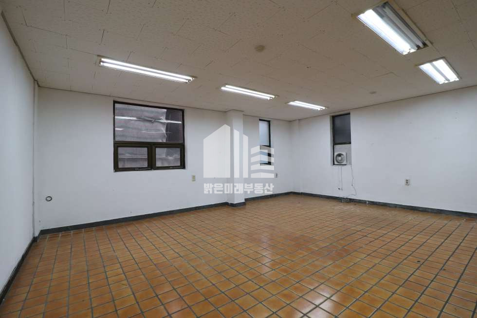 인천 부평구 십정동 FIRST FLOOR, 건물안쪽 깊숙한 위치의 1층, 수도인입 월세 매물번호 10271 사진 3