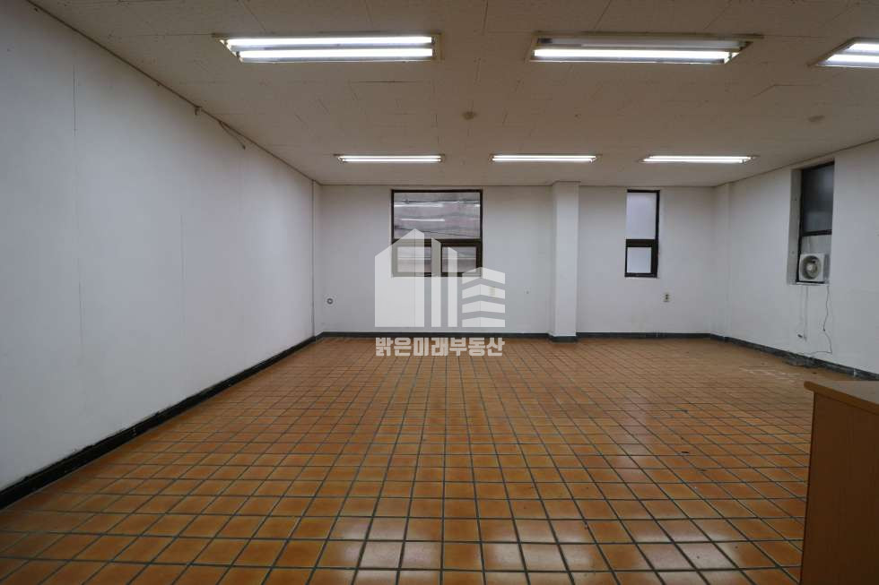 인천 부평구 십정동 FIRST FLOOR, 건물안쪽 깊숙한 위치의 1층, 수도인입 월세 매물번호 10271 사진 5
